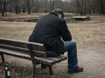 Uzależnienie od leków przeciwbólowych – objawy, skutki i leczenie